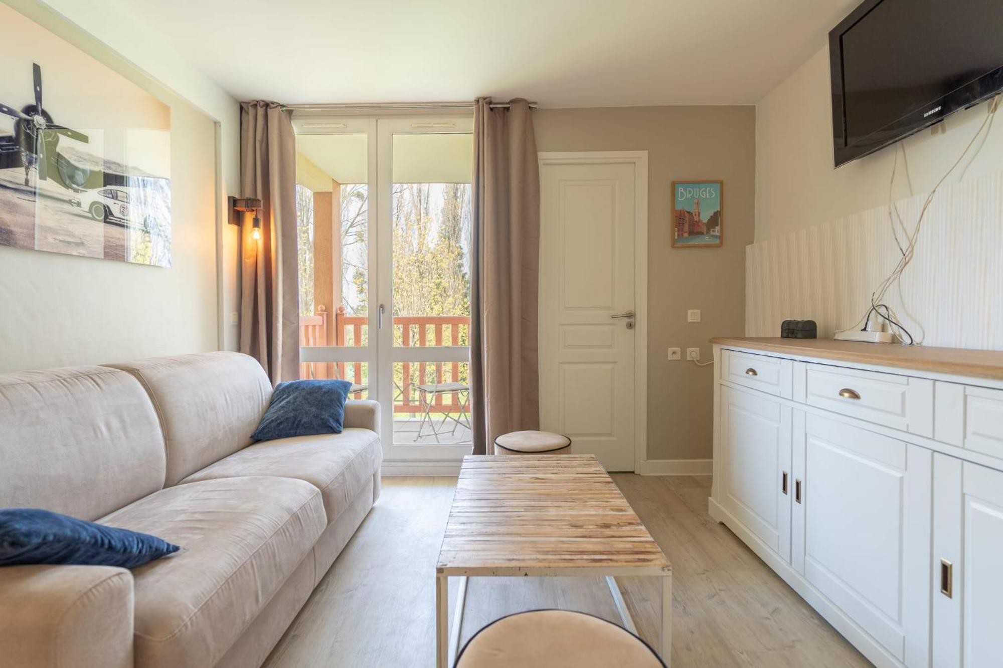 6-person Flat With Swimming Pool Tennis Court And Car Park 157